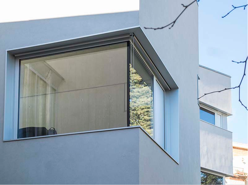 Architectural corner window